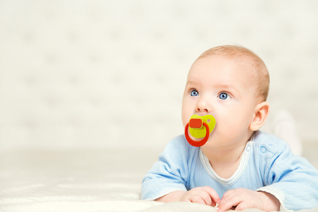 Classic Soother - 6-18 Months | Soothes 95% of Babies | Heart-Shaped BPA-Free Silicone Soothers | Includes Case